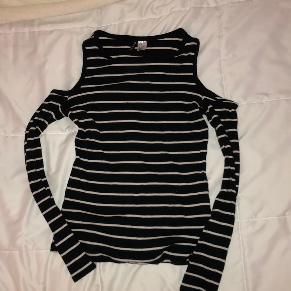 COLD SHOULDER TOP